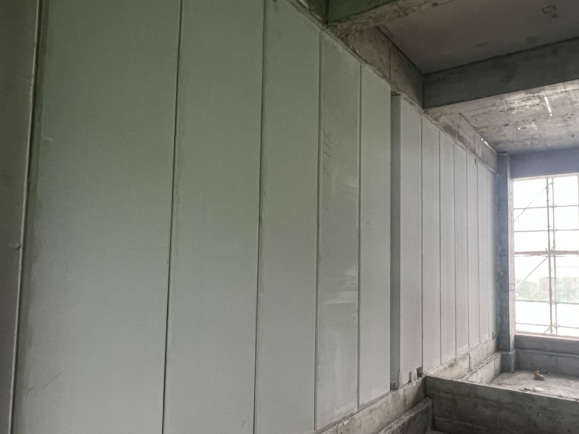 alc隔墻板抗震性能特點講解。